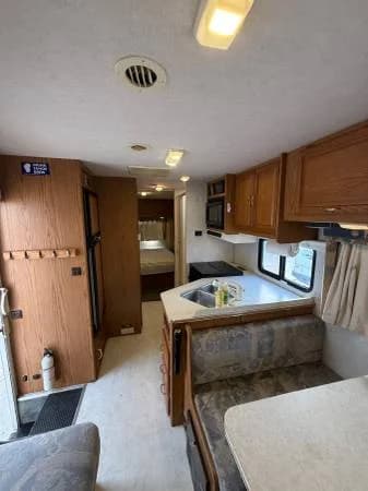 2000 Itasca Spirit 29’ Class C RV – Clean, Turn-Key 7