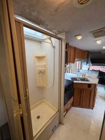 2000 Itasca Spirit 29’ Class C RV – Clean, Turn-Key 10