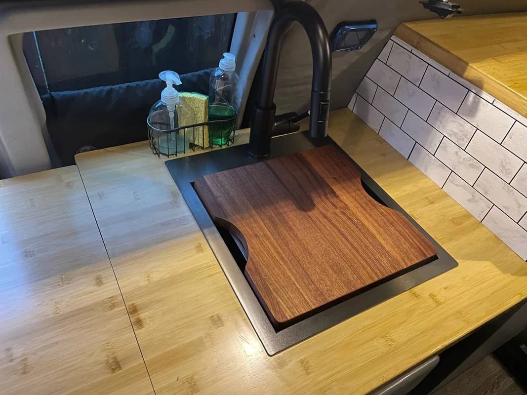 1998 Ford Econoline E350 4x4 - 7.3 Diesel Overland Camper Van 6