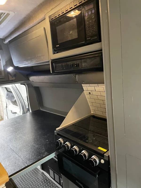 1998 Ford Econoline E350 4x4 - 7.3 Diesel Overland Camper Van 8