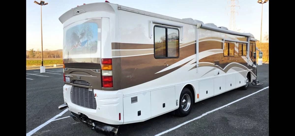 2002 ((clean)) fleetwood revolution diesel 2 slides 6