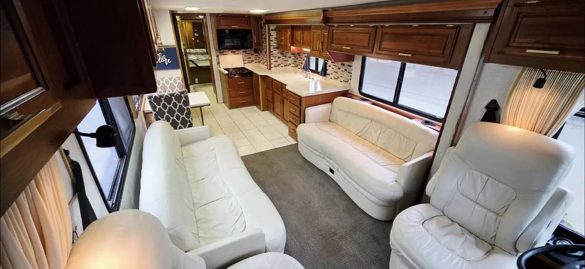 2002 ((clean)) fleetwood revolution diesel 2 slides 8