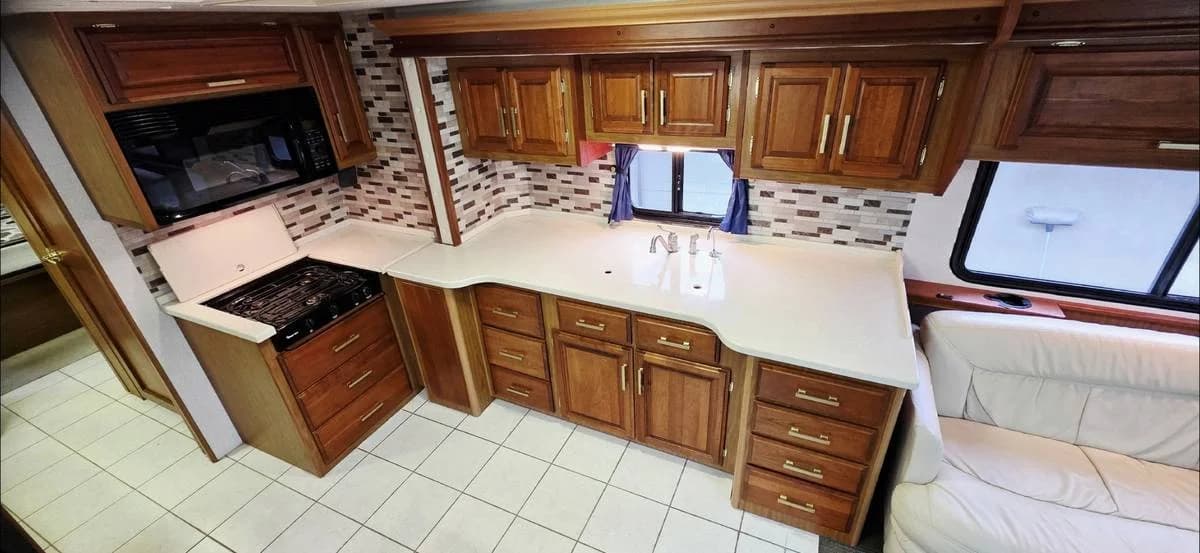 2002 ((clean)) fleetwood revolution diesel 2 slides 11