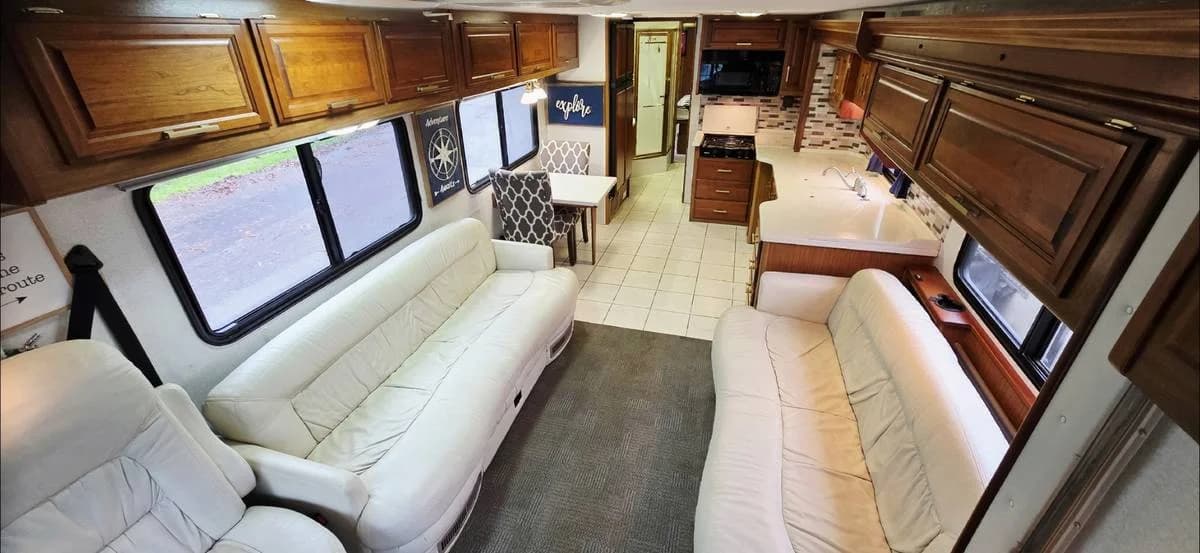 2002 ((clean)) fleetwood revolution diesel 2 slides 10