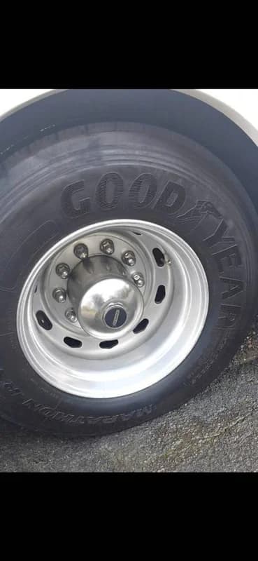 2002 ((clean)) fleetwood revolution diesel 2 slides 18