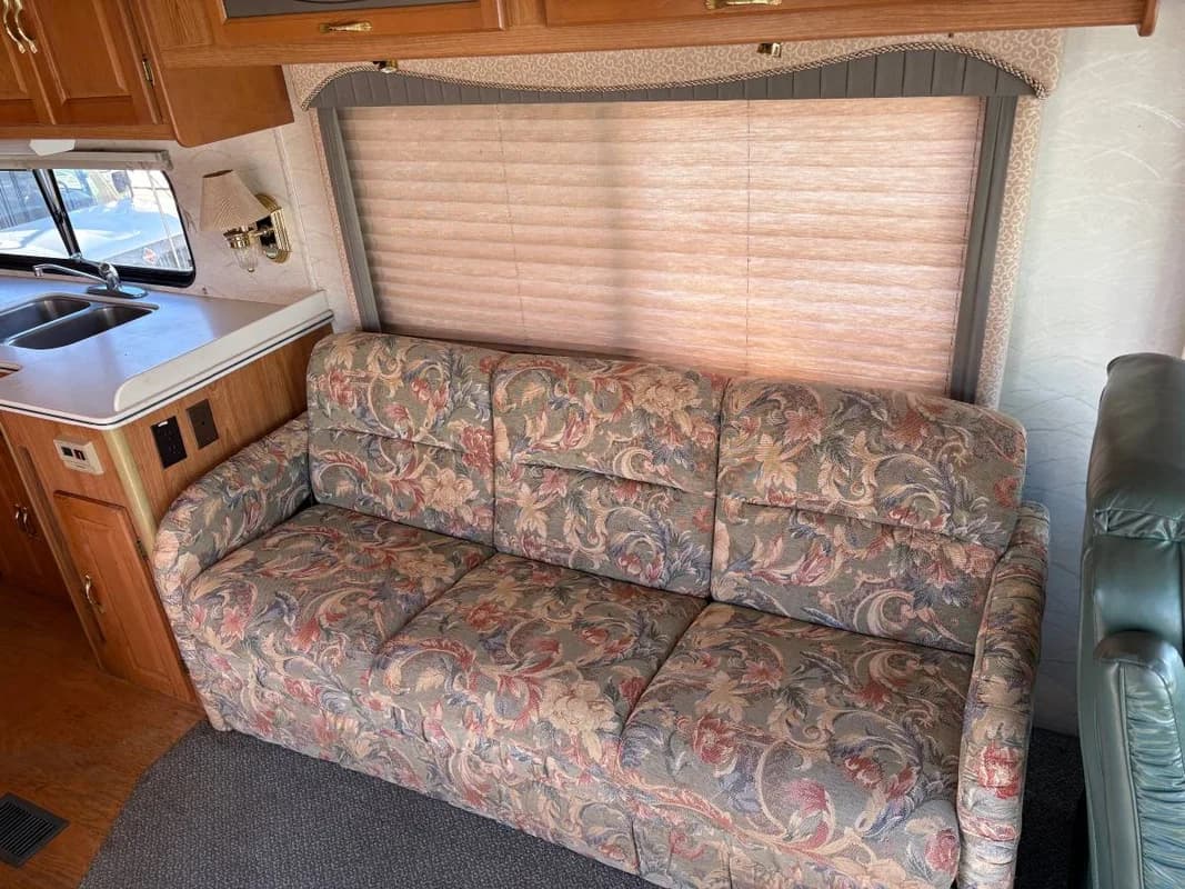 1999 coachman Santara Diesel 8