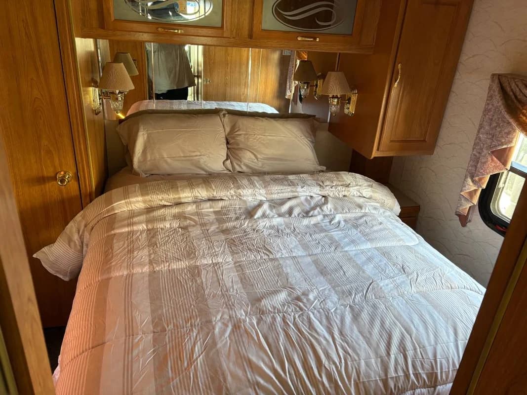 1999 coachman Santara Diesel 12