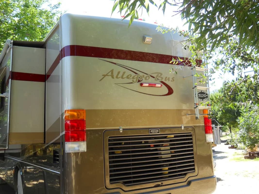 ``2003 allegro bus 3