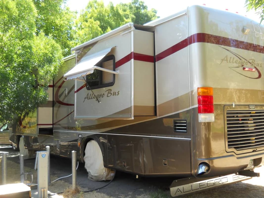 ``2003 allegro bus 2