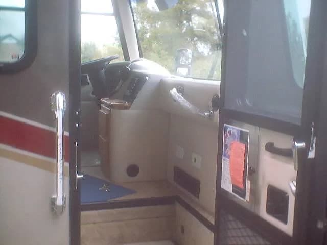 ``2003 allegro bus 5