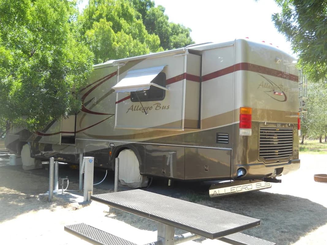 ``2003 allegro bus 4