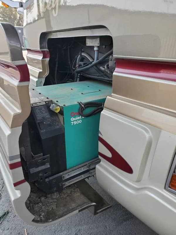 ``2003 allegro bus 16