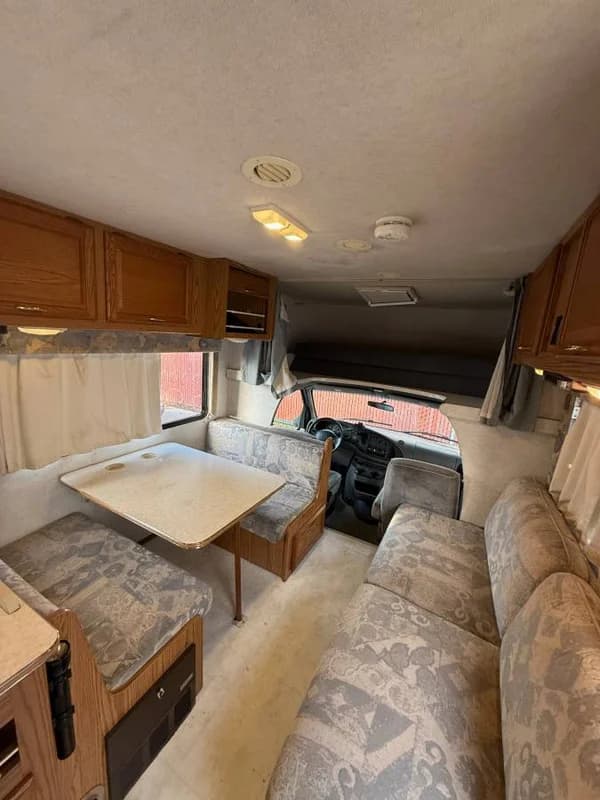 2000 Itasca Spirit 29’ Class C RV – Clean, Turn-Key 5