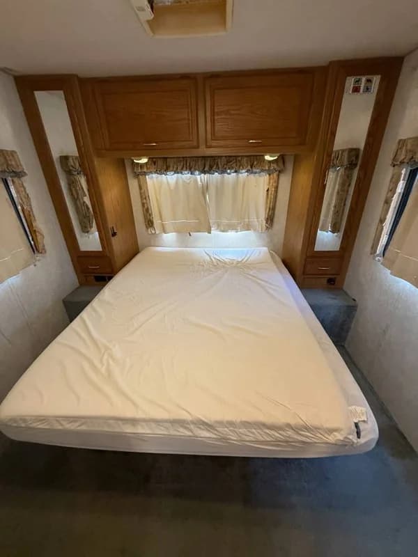 2000 Itasca Spirit 29’ Class C RV – Clean, Turn-Key 8