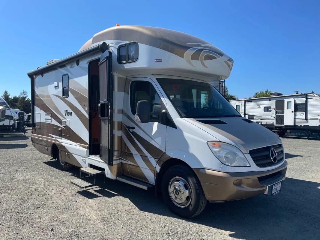 2013 VIEW / MERCEDES DIESEL by WINNEBAGO, MODEL: 24M (Class C)