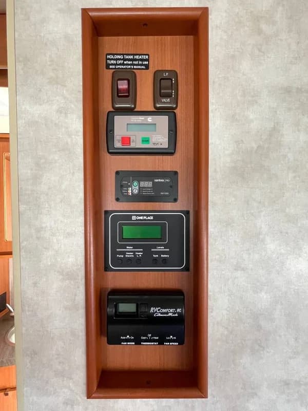 2013 VIEW / MERCEDES DIESEL by WINNEBAGO, MODEL: 24M (Class C) 12