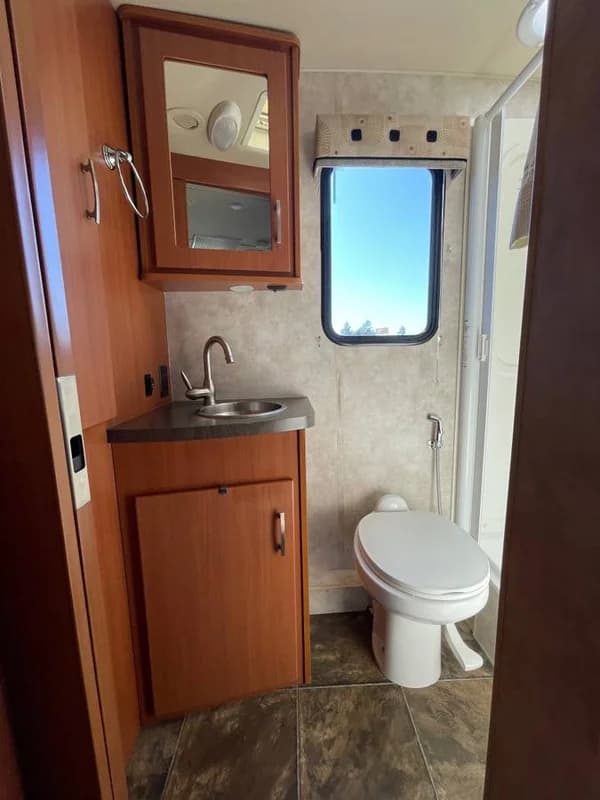 2013 VIEW / MERCEDES DIESEL by WINNEBAGO, MODEL: 24M (Class C) 18