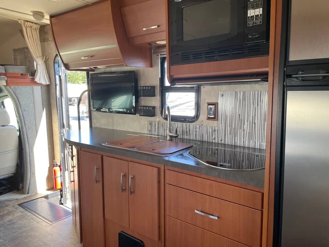 2013 VIEW / MERCEDES DIESEL by WINNEBAGO, MODEL: 24M (Class C) 24
