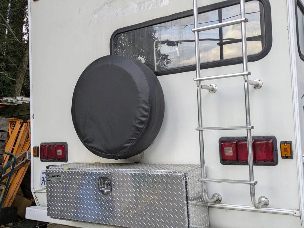 2002 COACHMAN 22R CLASS C 9