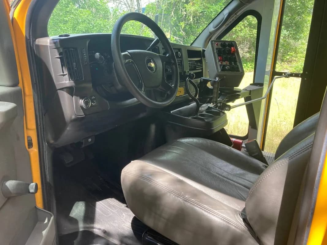 2014 chevy 4500 diesel Duramax school bus w/87k 5