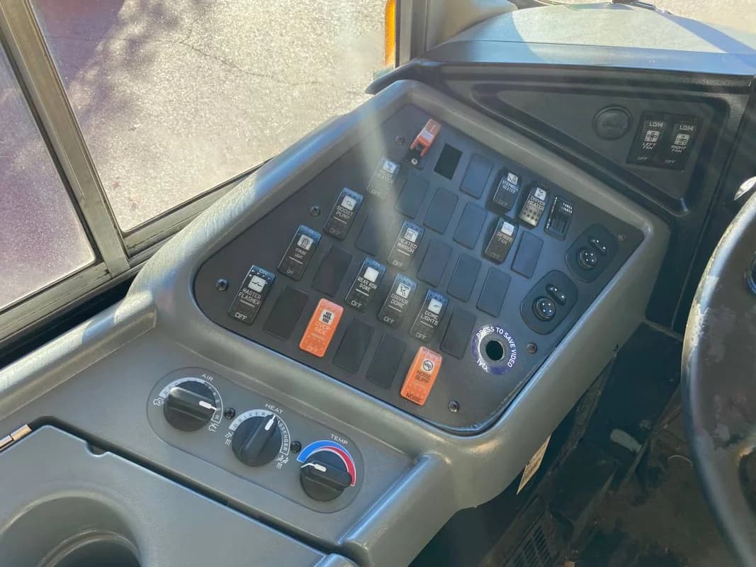 2010 39 ft IC international school bus 9