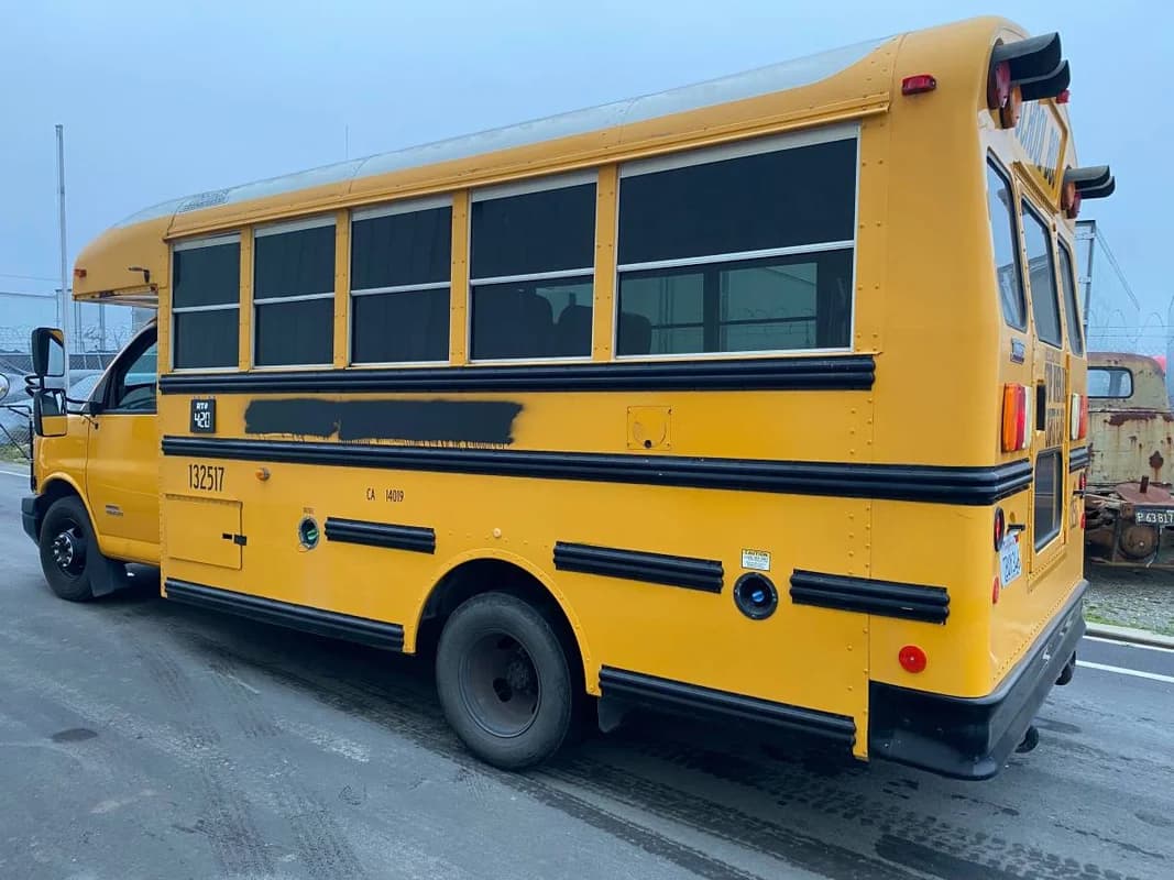 2014 chevy 4500 diesel Duramax school bus w/87k 3
