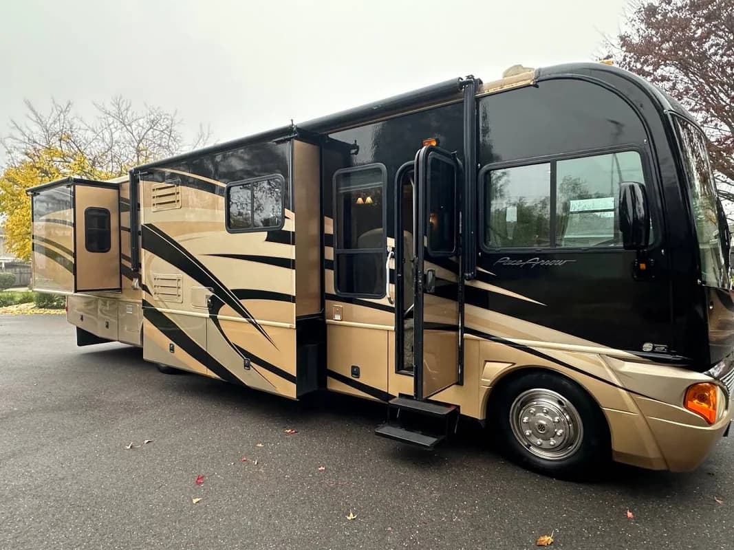 2009 Pace Arrow 37C luxury model 3 Slides Full Body Paint Stored indoo