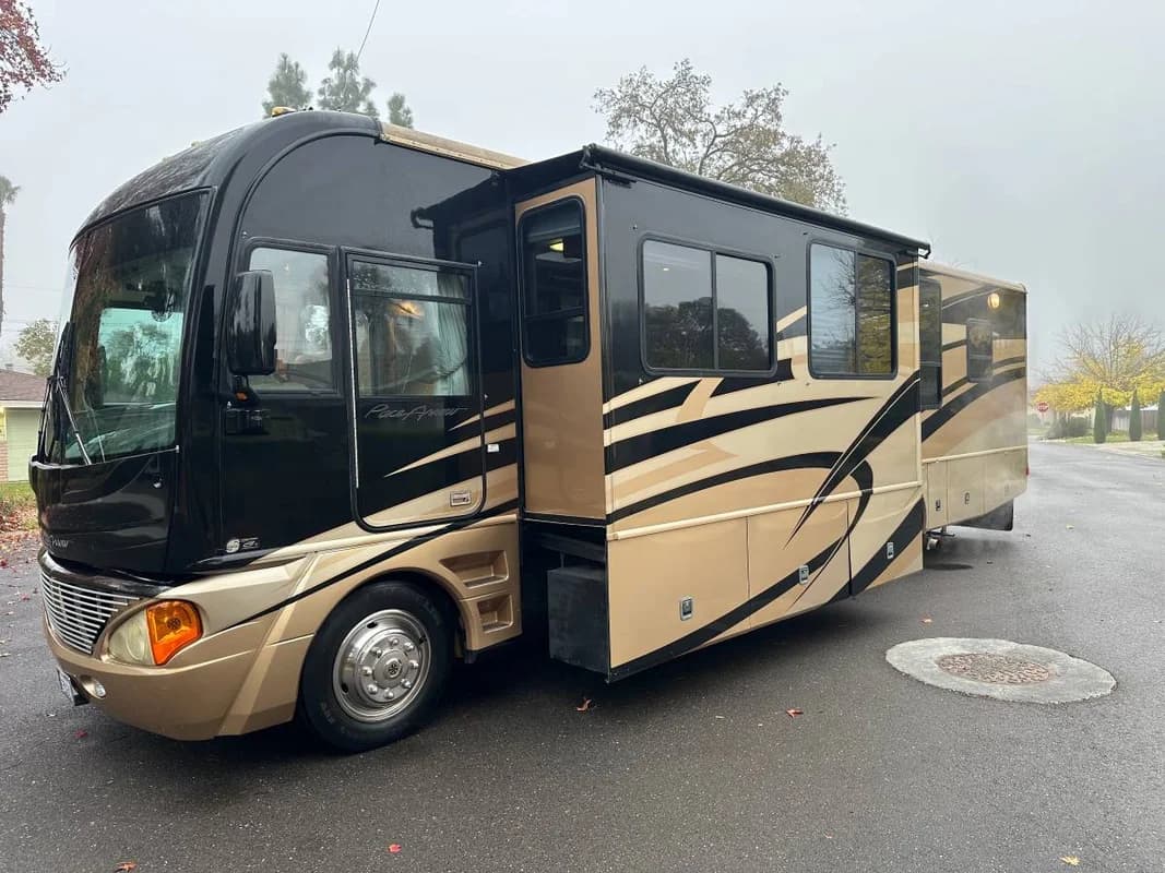 2009 Pace Arrow 37C luxury model 3 Slides Full Body Paint Stored indoo 5