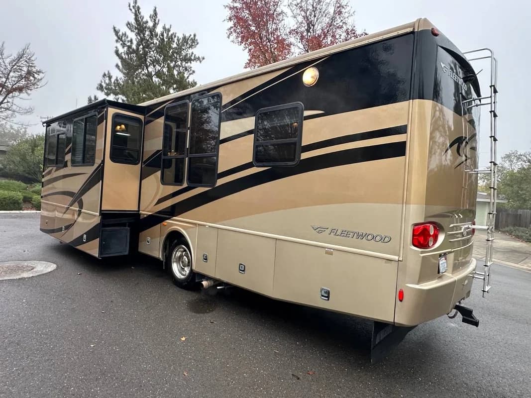 2009 Pace Arrow 37C luxury model 3 Slides Full Body Paint Stored indoo 4