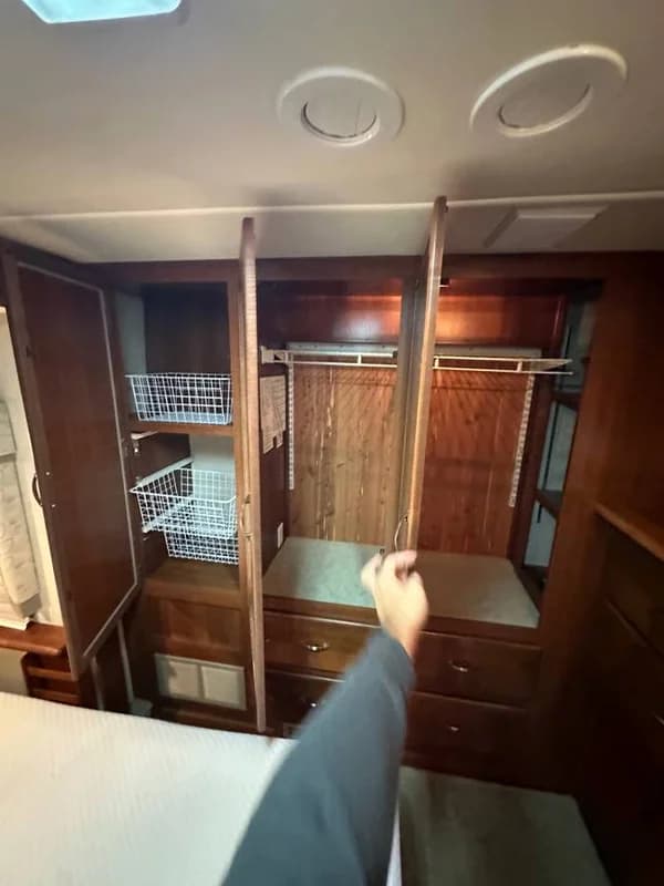 2009 Pace Arrow 37C luxury model 3 Slides Full Body Paint Stored indoo 16