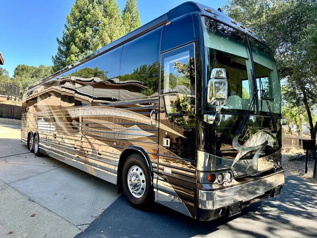 2009 Prevost by Counrty Coach RV Under Market in Awesome Condition