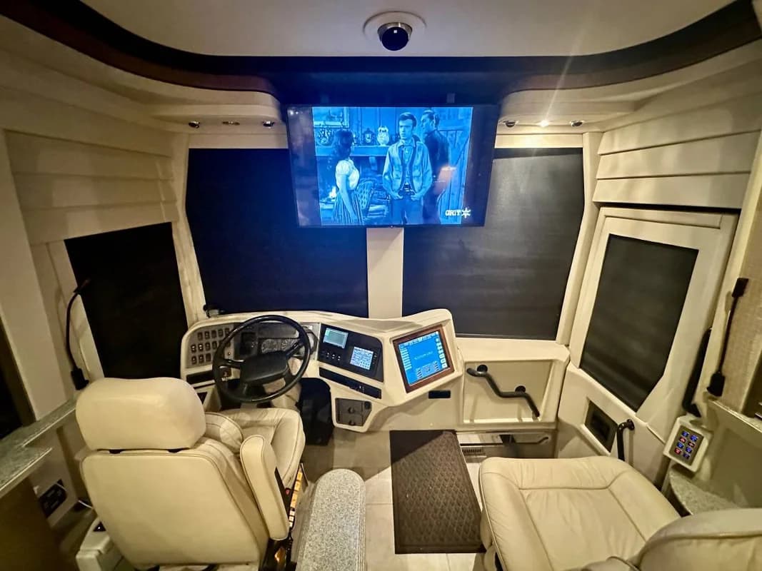 2009 Prevost by Counrty Coach RV Under Market in Awesome Condition 8