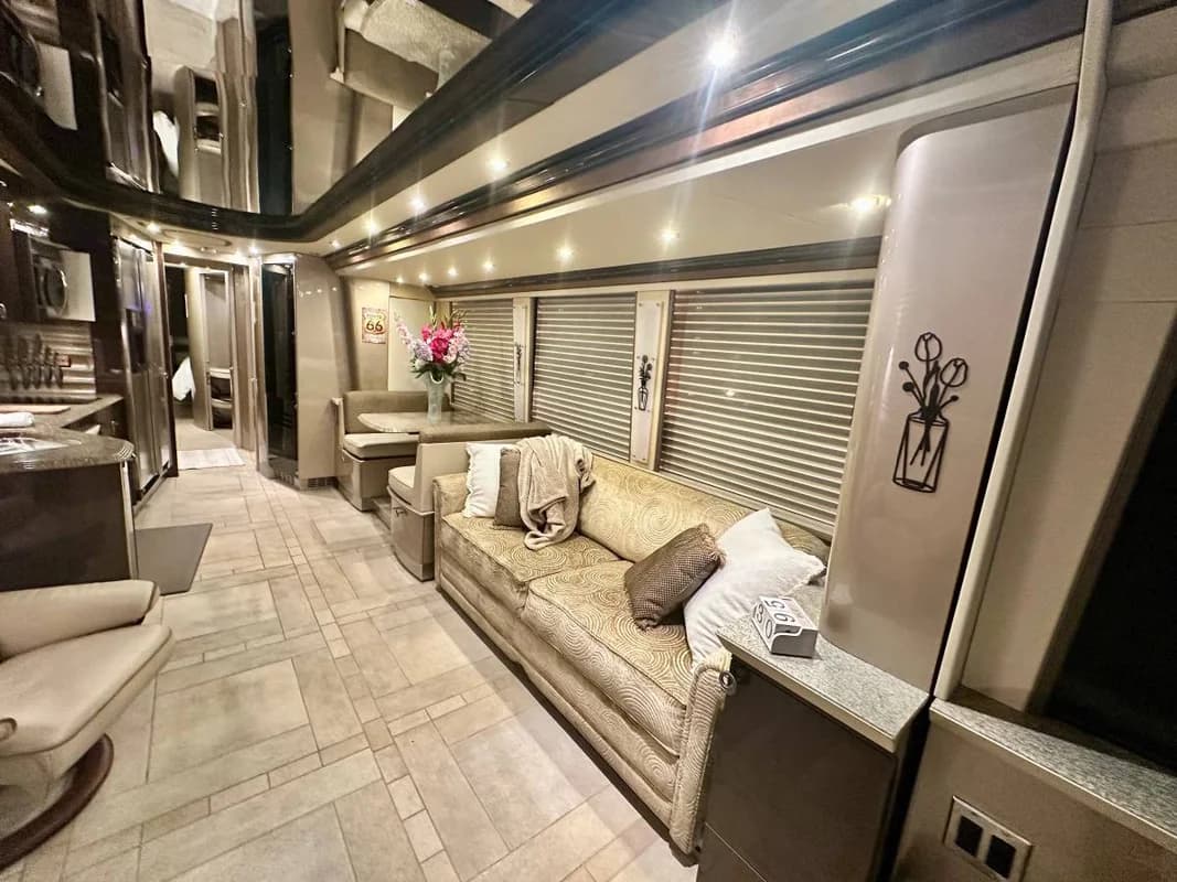 2009 Prevost by Counrty Coach RV Under Market in Awesome Condition 9