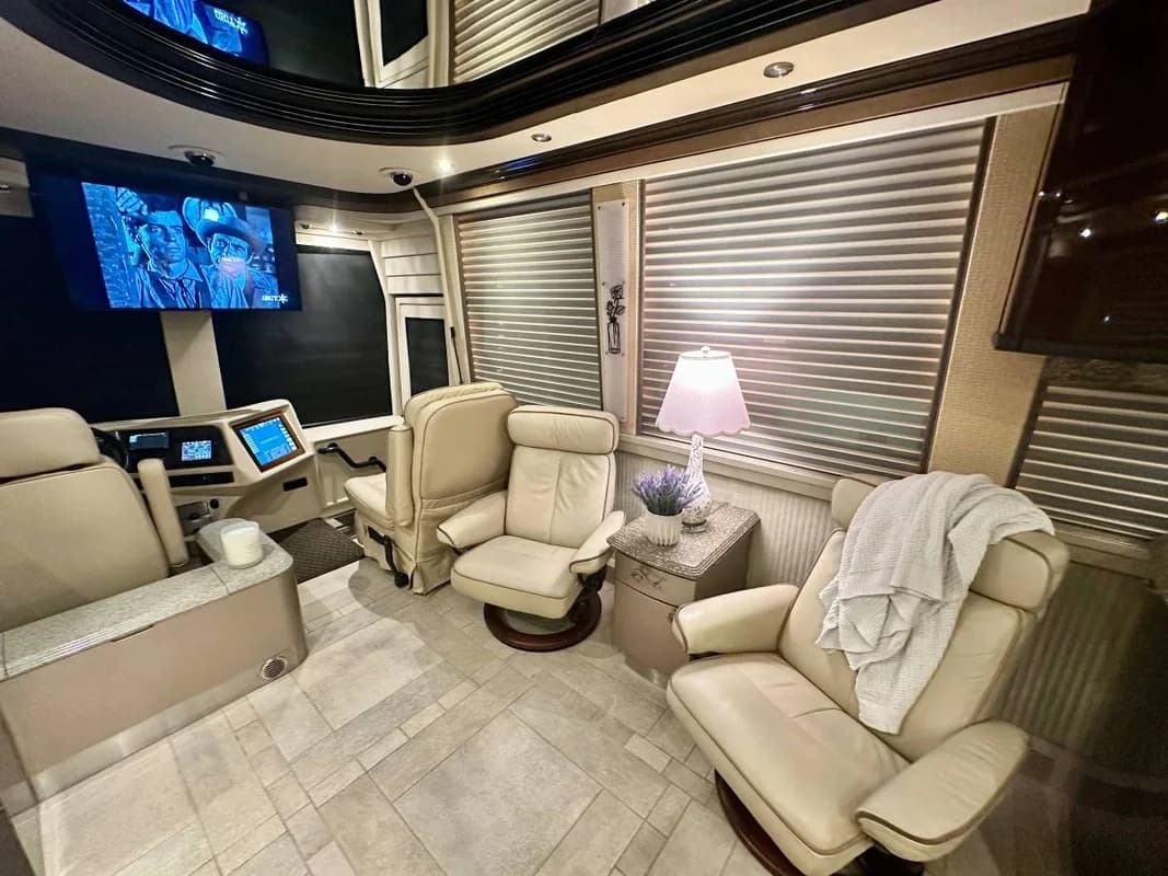 2009 Prevost by Counrty Coach RV Under Market in Awesome Condition 10