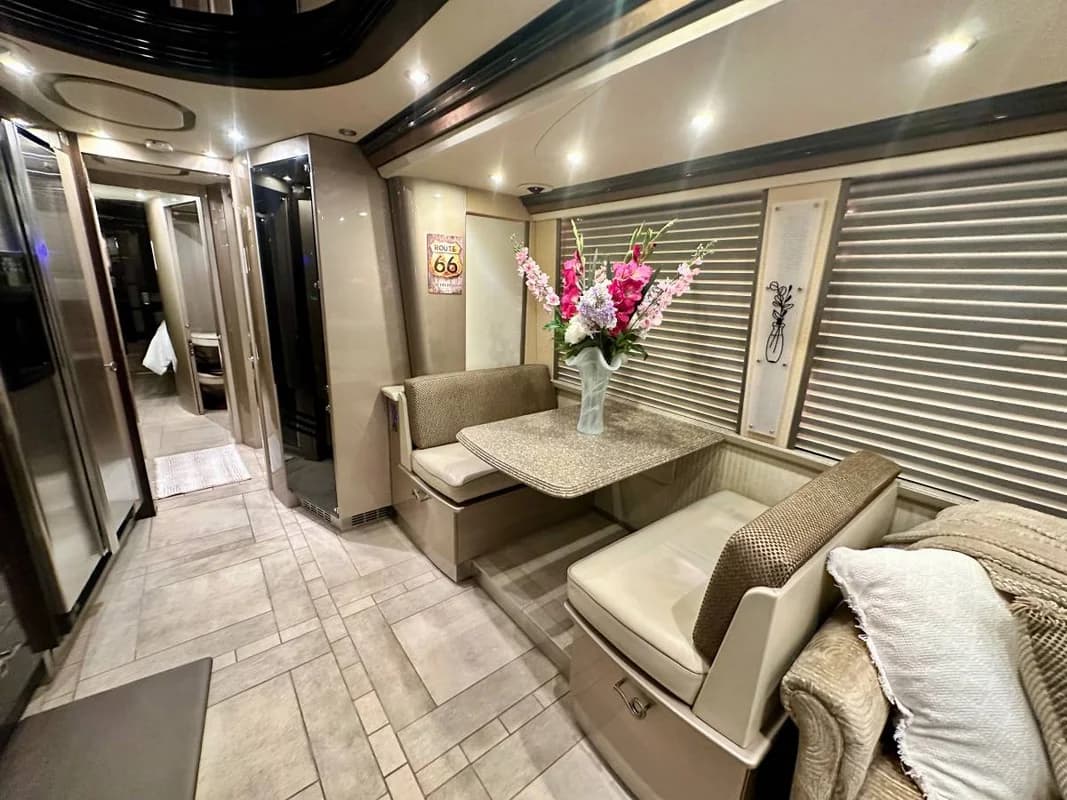 2009 Prevost by Counrty Coach RV Under Market in Awesome Condition 12