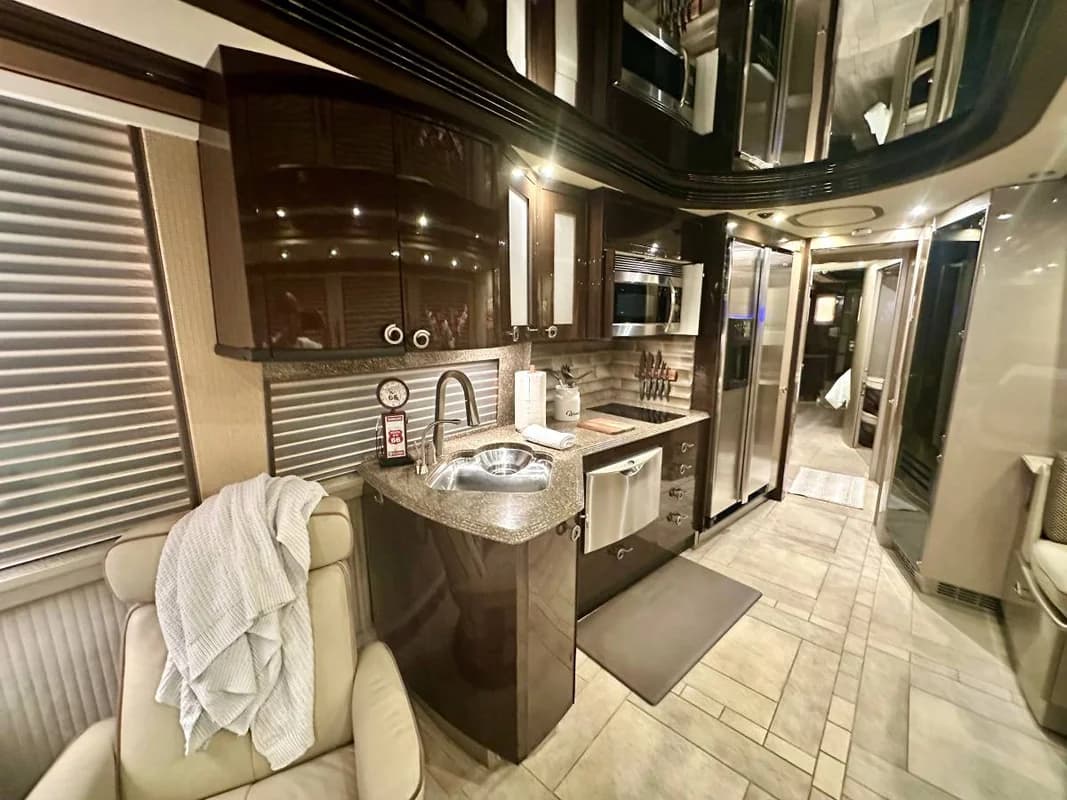 2009 Prevost by Counrty Coach RV Under Market in Awesome Condition 11