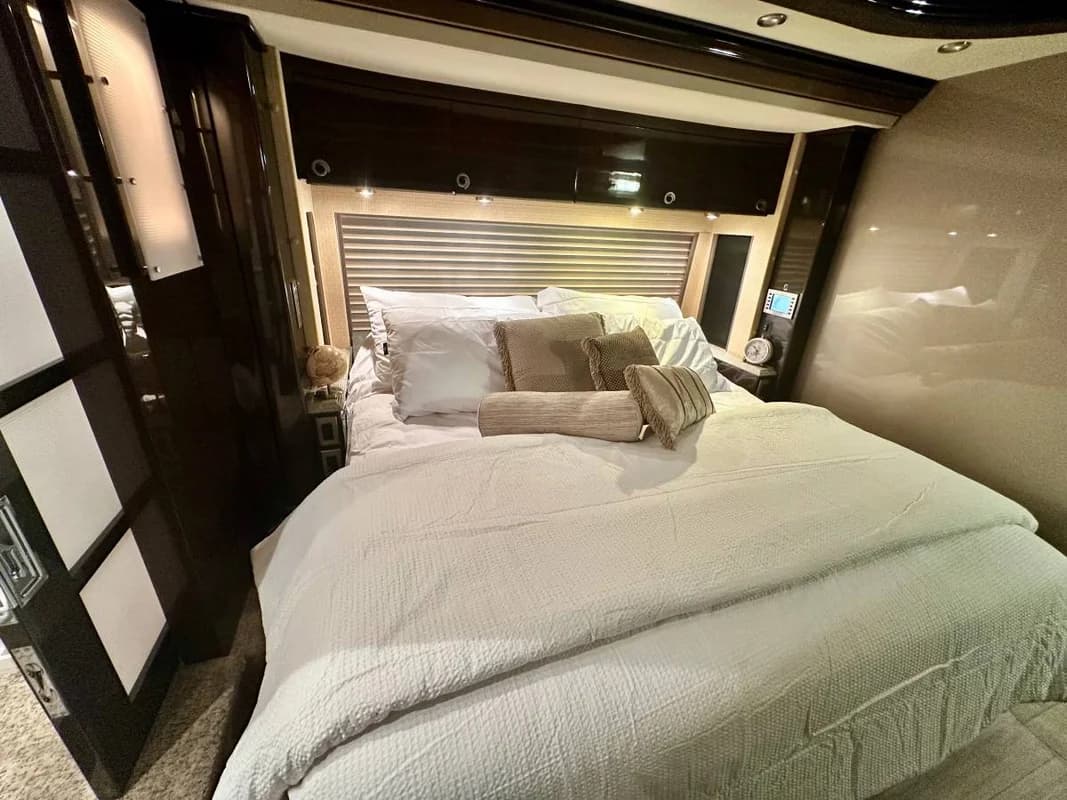 2009 Prevost by Counrty Coach RV Under Market in Awesome Condition 21