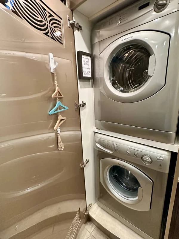 2009 Prevost by Counrty Coach RV Under Market in Awesome Condition 24