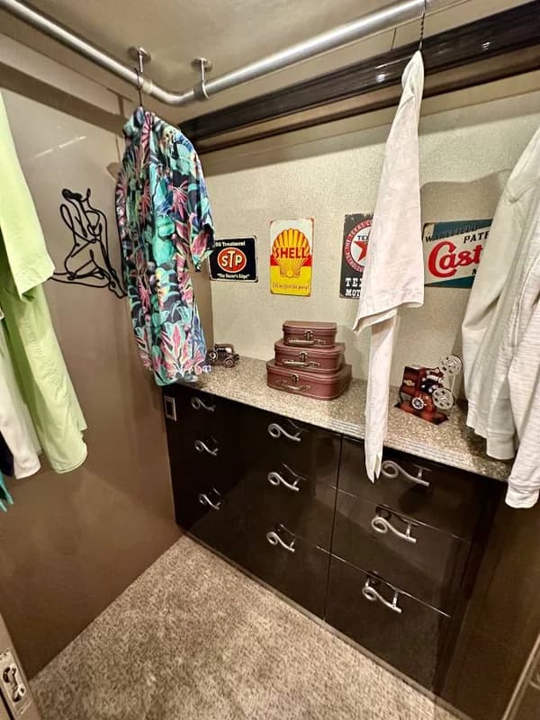 2009 Prevost by Counrty Coach RV Under Market in Awesome Condition 23