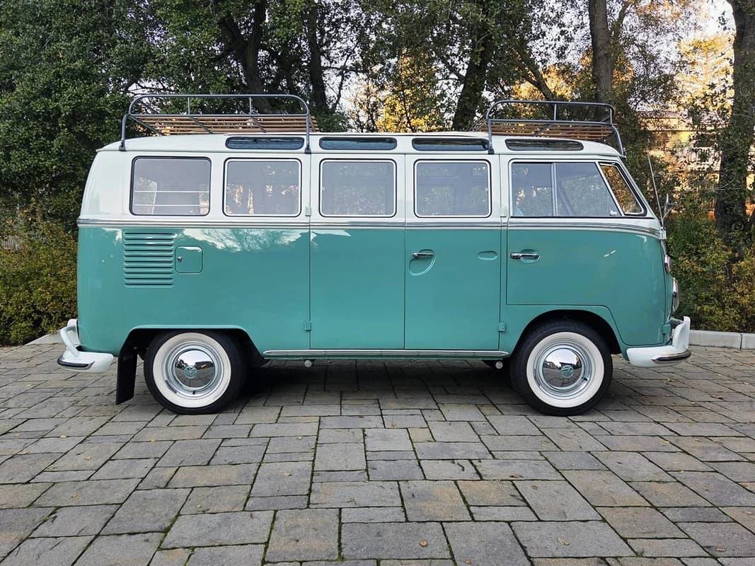 EXQUISITE Restored 1964 VW Type 241 Deluxe 21 Window Micro Bus! 6