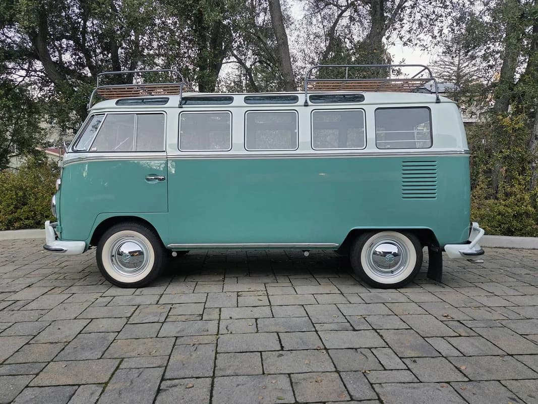 EXQUISITE Restored 1964 VW Type 241 Deluxe 21 Window Micro Bus! 7