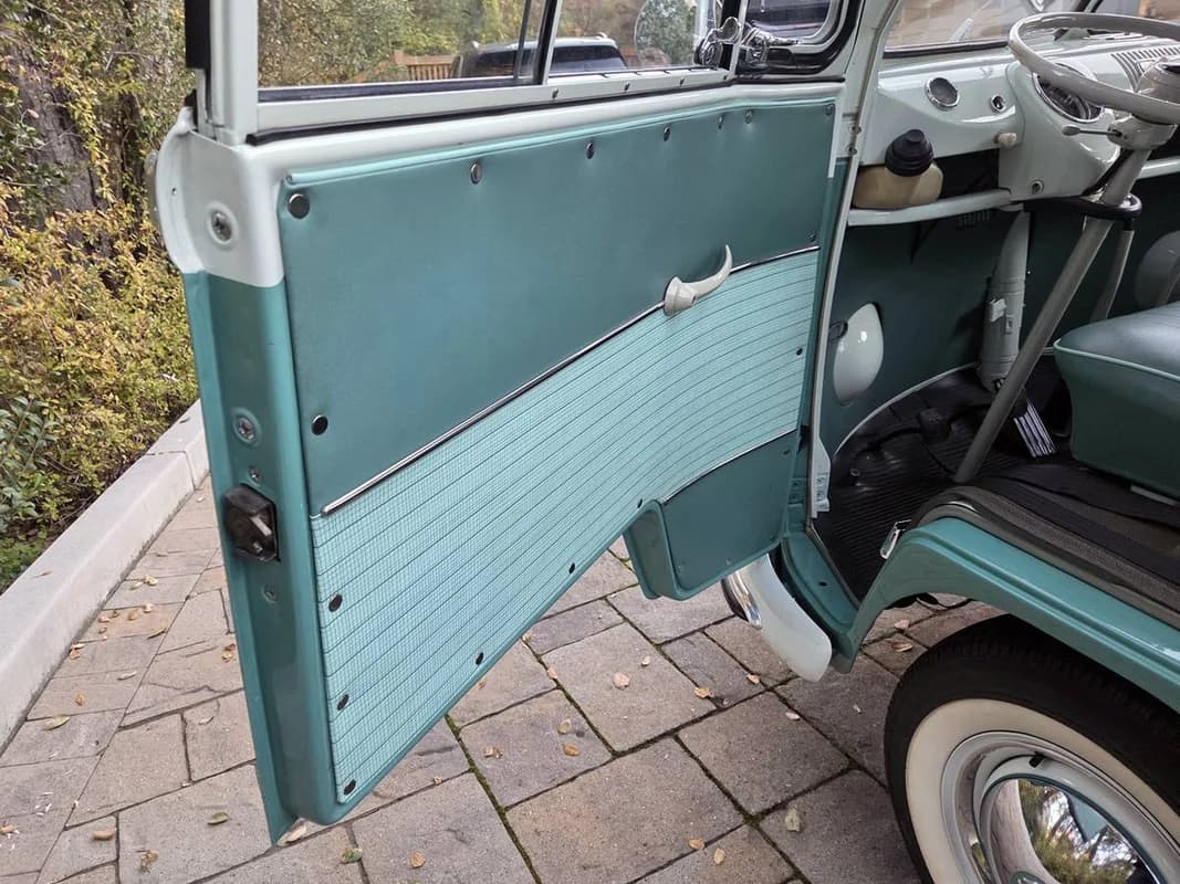 EXQUISITE Restored 1964 VW Type 241 Deluxe 21 Window Micro Bus! 18