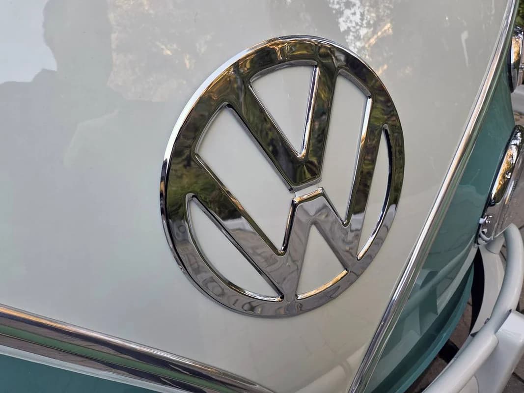 EXQUISITE Restored 1964 VW Type 241 Deluxe 21 Window Micro Bus! 22