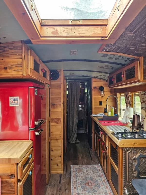 Fully Off-Grid Skoolie Tiny Home on Wheels – Luxury Conversion Bus 3