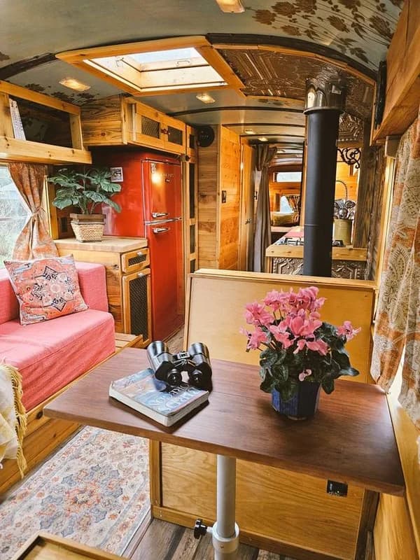 Fully Off-Grid Skoolie Tiny Home on Wheels – Luxury Conversion Bus