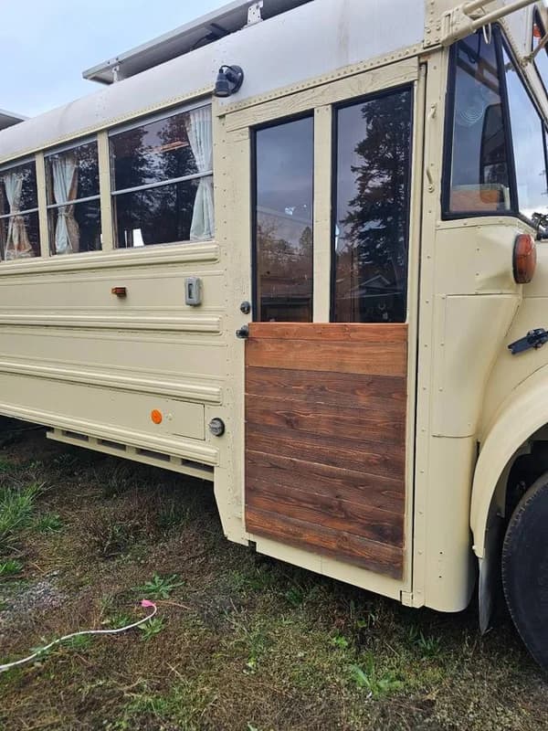 Fully Off-Grid Skoolie Tiny Home on Wheels – Luxury Conversion Bus 2