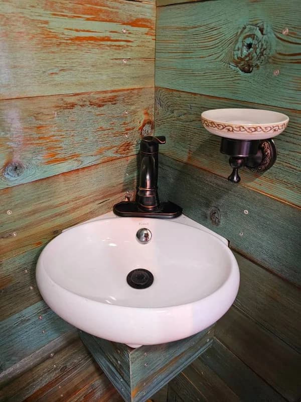 Fully Off-Grid Skoolie Tiny Home on Wheels – Luxury Conversion Bus 17