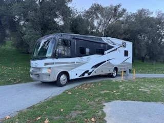 2008 Damon Scorpion Toyhauler RV Class A