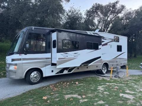 2008 Damon Scorpion Toyhauler RV Class A 2