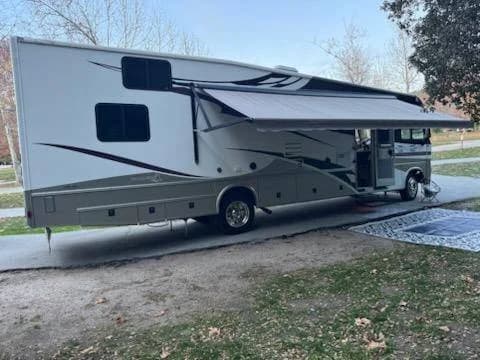 2008 Damon Scorpion Toyhauler RV Class A 6